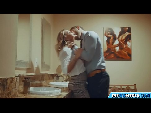 ❤️ Ilehoria busti batek komun publiko batean seduzitzen zaituenean ️❌ Sluts gugan